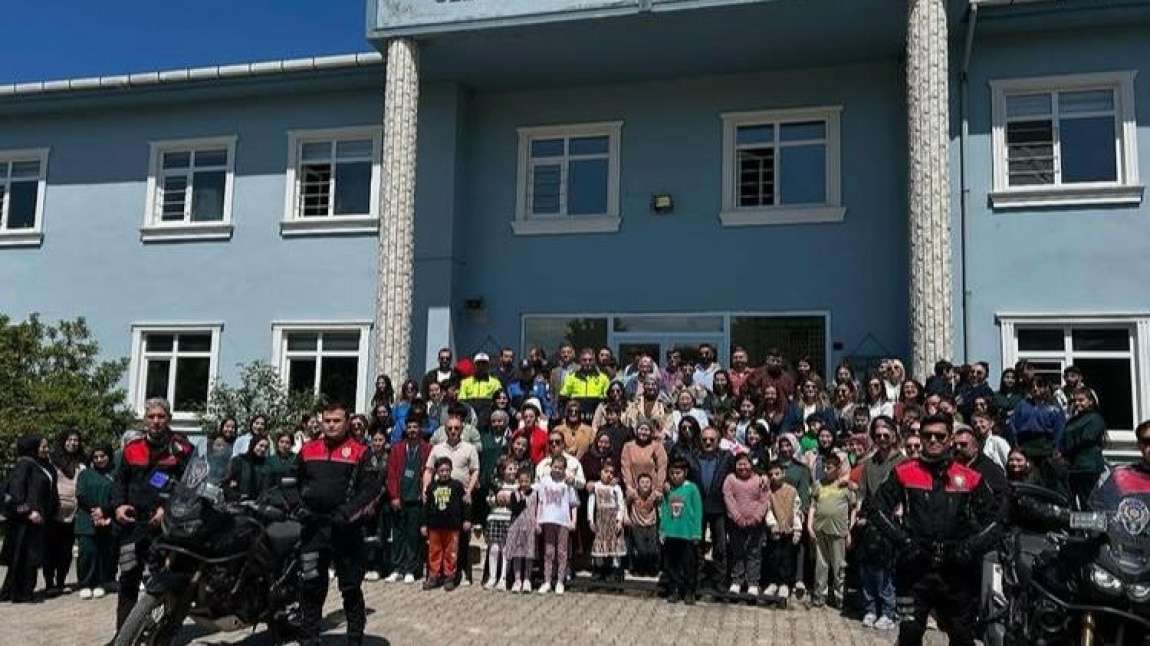 ENGELLİLER HAFTASI KAPSAMINDA OKULUMUZA POLİS ZİYARETİ